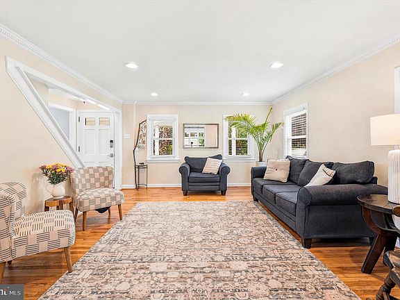 3rd image of 5118 Bond Ave