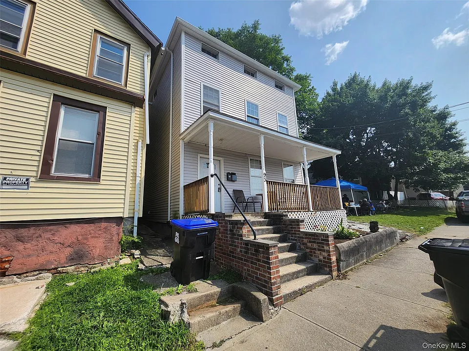 93 Catharine St #2