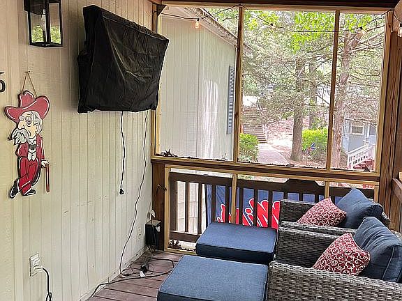 2 mounted TVs!