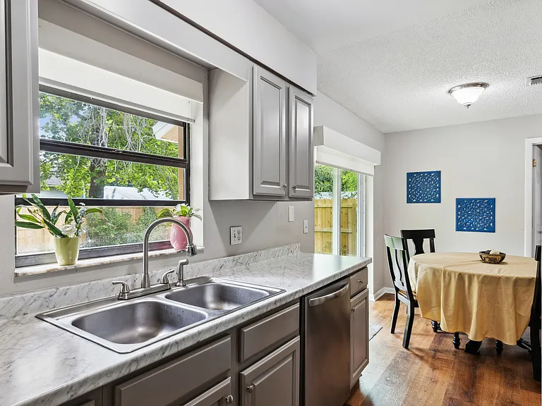 1228 SW 75th Dr — Photo 6