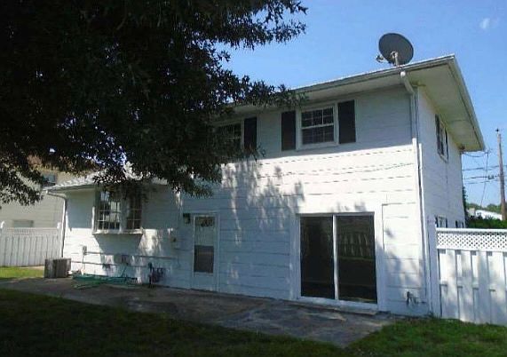 3rd image of 28 Briarwood Dr