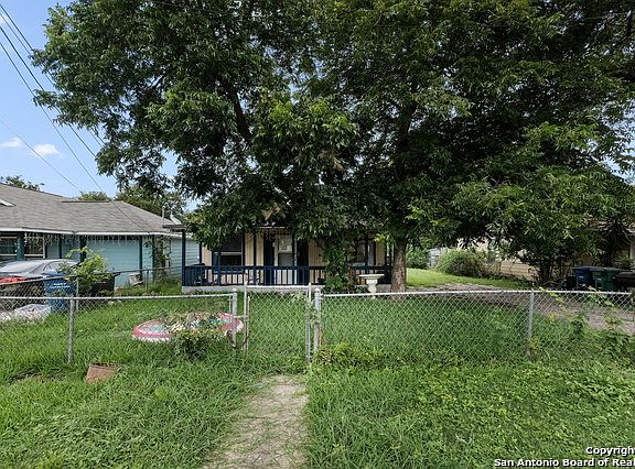 3rd image of 248 Quinta St