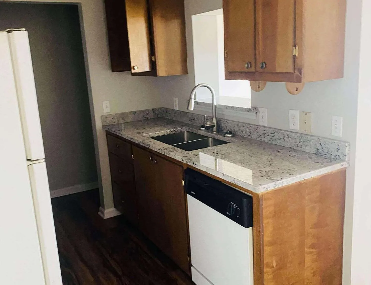 1 bed, 1.0 bath, 705 sqft, $925 — Photo 3
