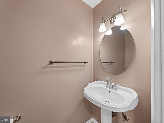 5th image of 5769 Sweet Bay Ct