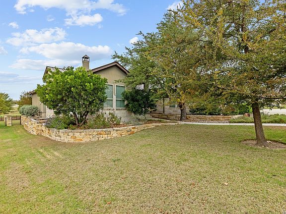 2nd image of 1009 Club House Rd