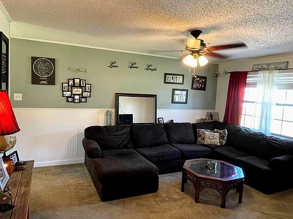 3rd image of 4 Mill Circle Dr