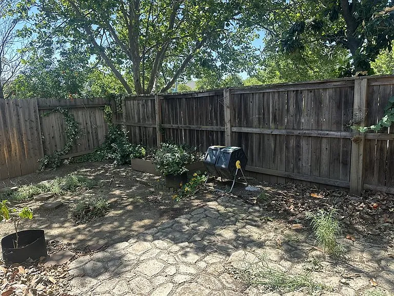 2224 Halsey Cir — Photo 27