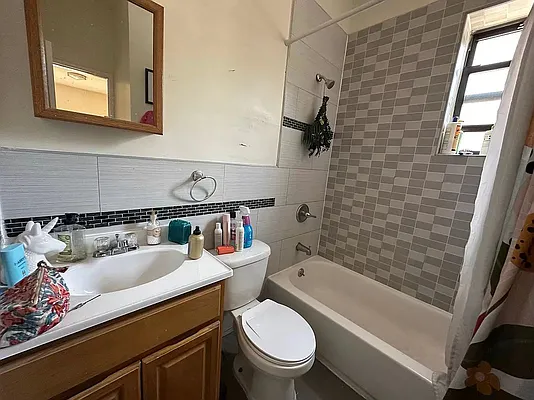 Rented by Yup Realty LLC | media 6