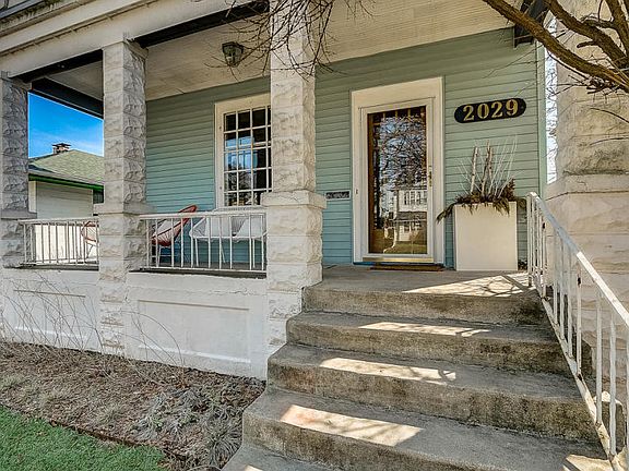 3rd image of 2029 E Newton Ave