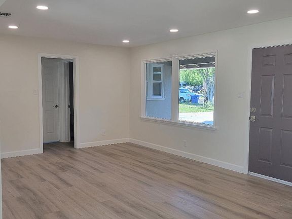 4th image of 6711 Matilija Ave