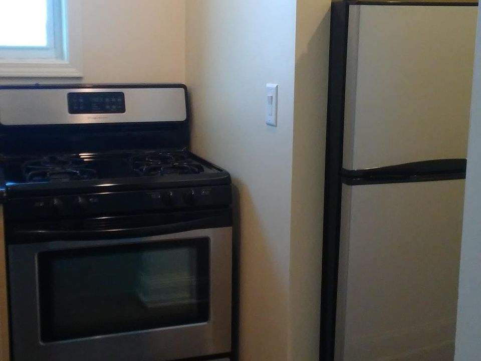 2nd image of 3349 N Sheffield Ave APT 3