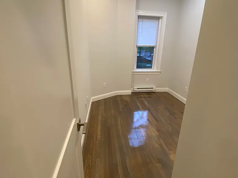 102 Queensberry St #12 — Photo 9