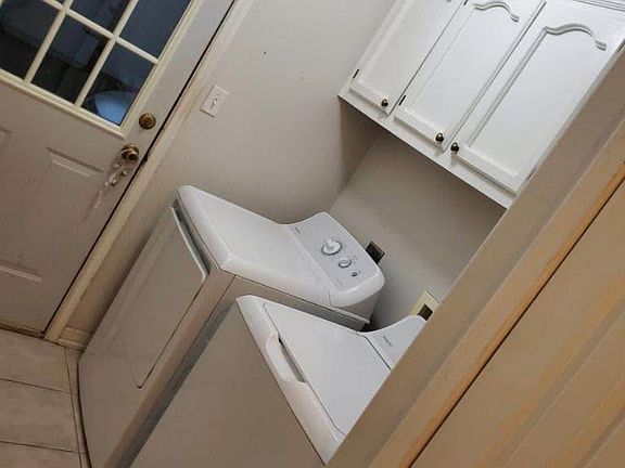 2nd image of 1517 Kratzer