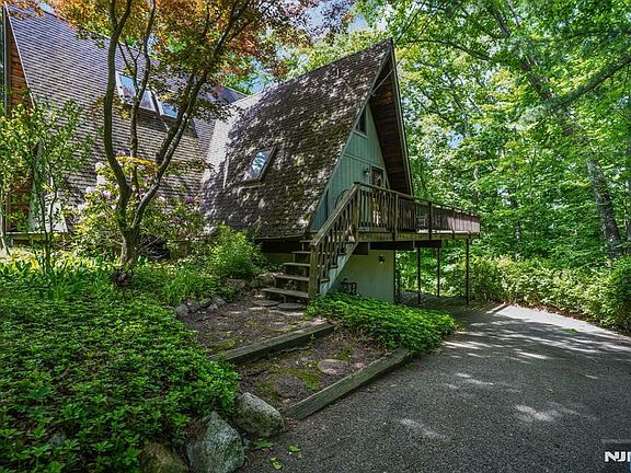 4th image of 56 High Hill Rd