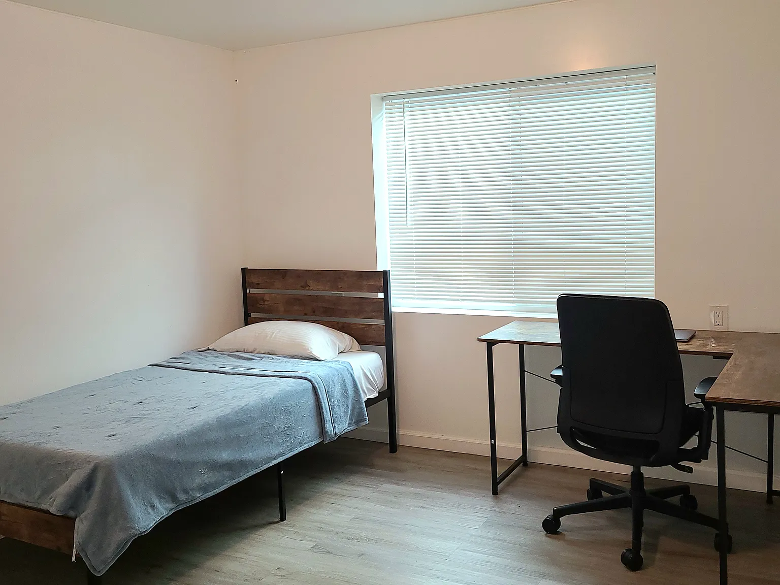 3 bed, 844 sqft, $900 — Photo 4