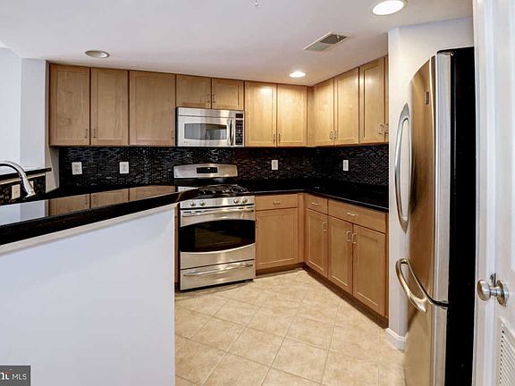5th image of 2220 Fairfax Dr APT 708