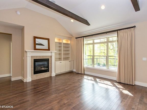 3rd image of 1655 Linden Ln