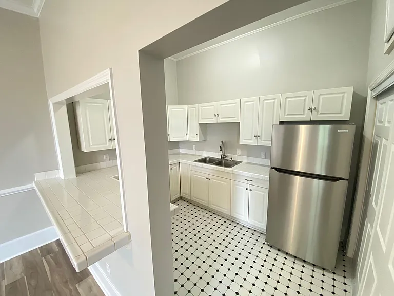 1014 Main St #B — Photo 4