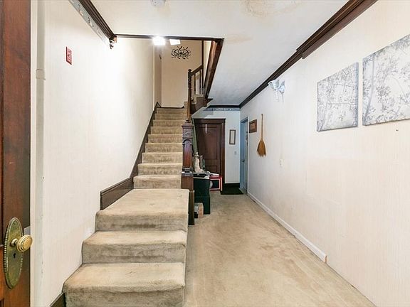 5th image of 98 Webster St