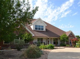 206 Lost Oak Dr, Azle, TX 76020