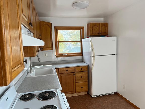 2nd image of 9 Maple Dr