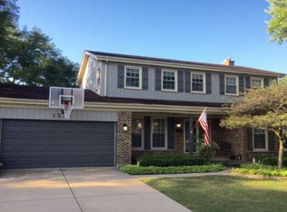 1521 E Peachtree Dr, Arlington Heights, IL 60004