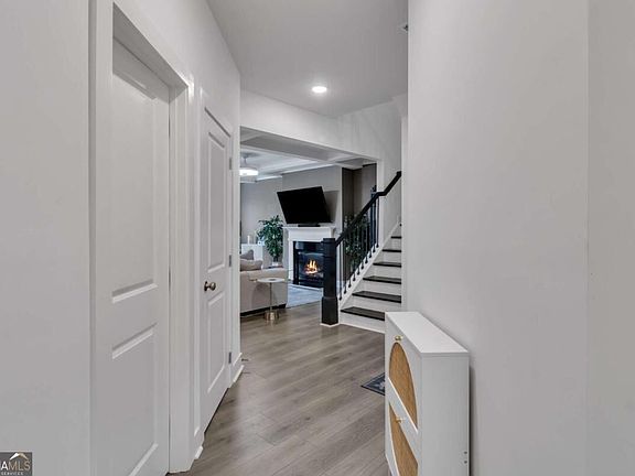 4th image of 7689 Baron Rd