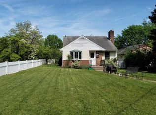 2 Kaywood Rd, Port Washington, NY 11050