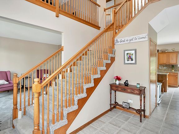 3rd image of 10968 Pembrook Ct