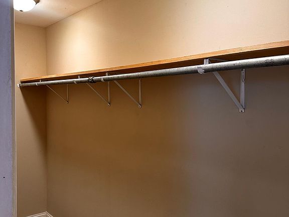 4th image of 27 E Duncan St #1