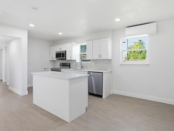4th image of 526 Engel Dr