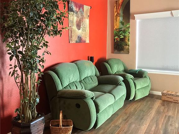 4th image of 100 4th Ave S APT 405