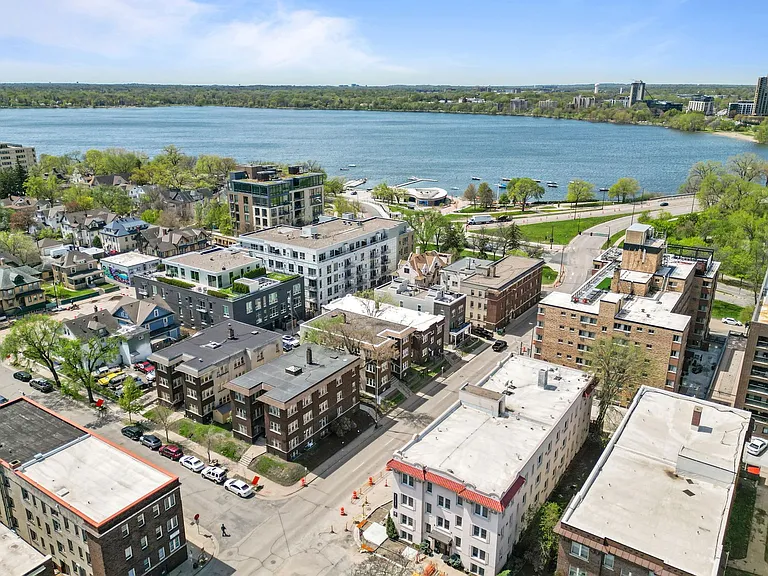 Lagoon Avenue Eststes — Photo 9