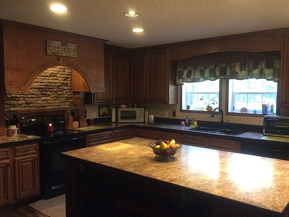 Kitchen with large island