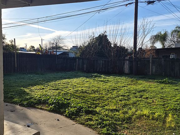 2nd image of 2626 E Pontiac Way