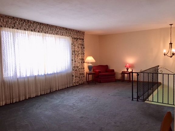 4th image of 216 Egbert Ave