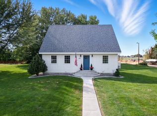 1427 Lake Rd, Burbank, WA 99323