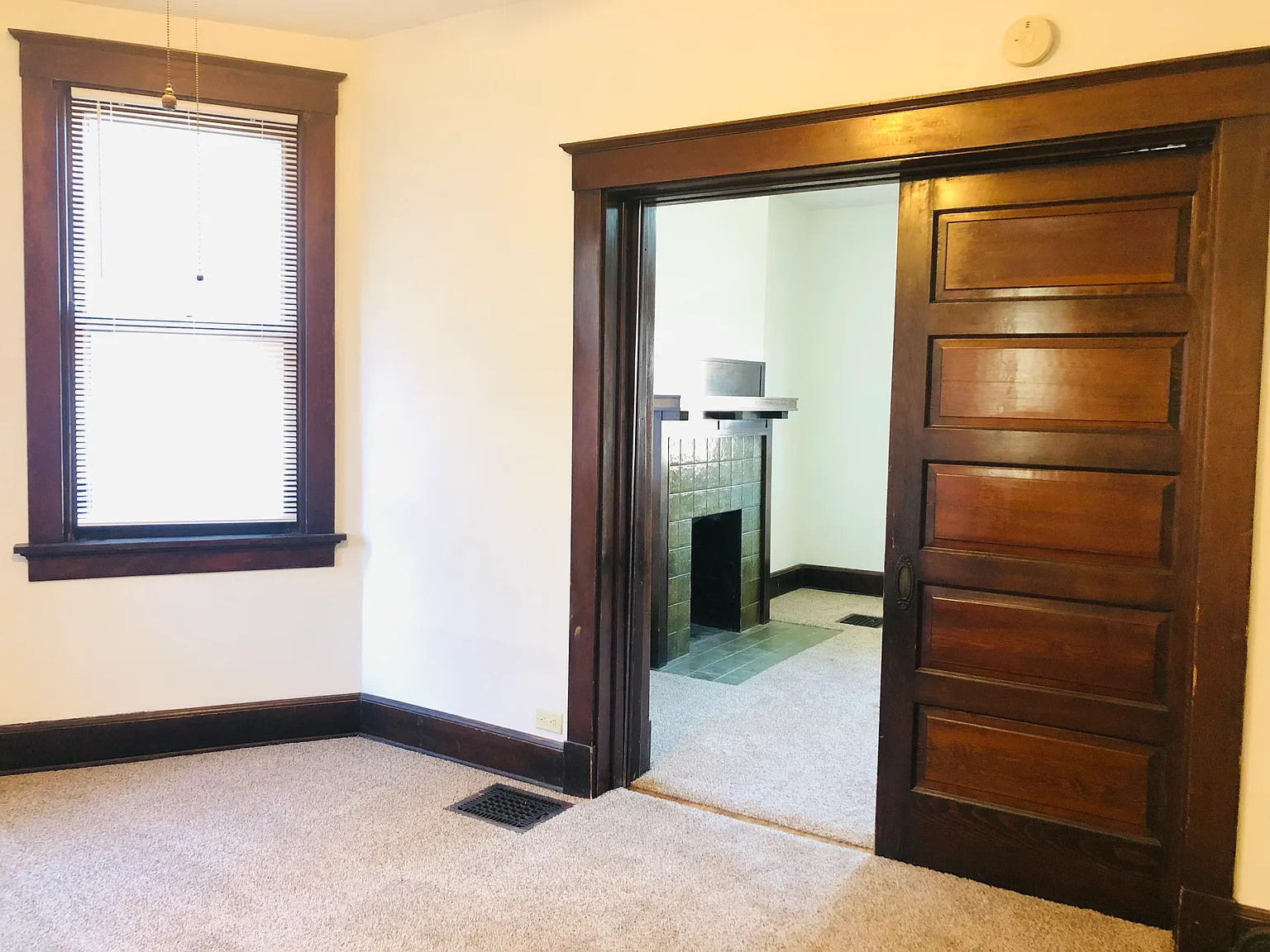2 bed, 1000 sqft, $1,200 — Photo 1