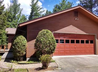 70 Trillium Dr, Lake Placid, NY 12946