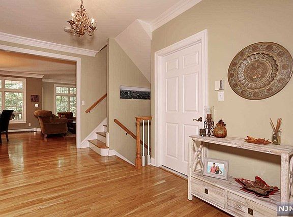 3rd image of 510 Huntington Ct