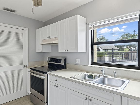 5th image of 2050 Oleander Boulevard #10101