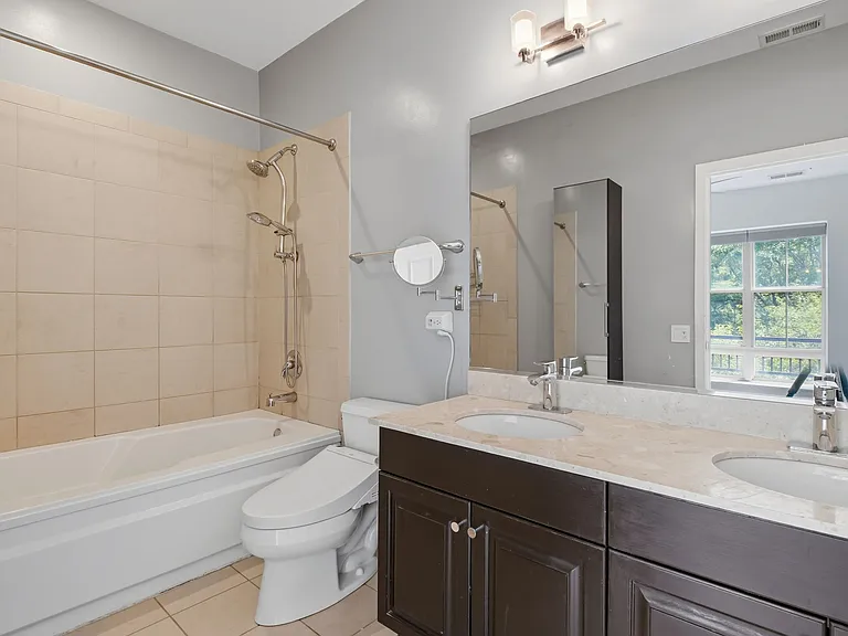 1214 W Grenshaw St — Photo 17