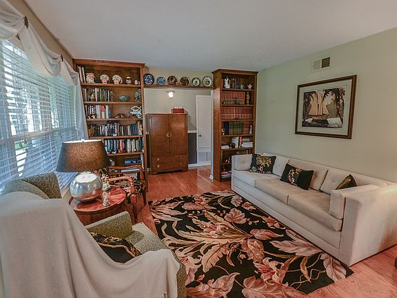 5th image of 108 Winn Cay Dr