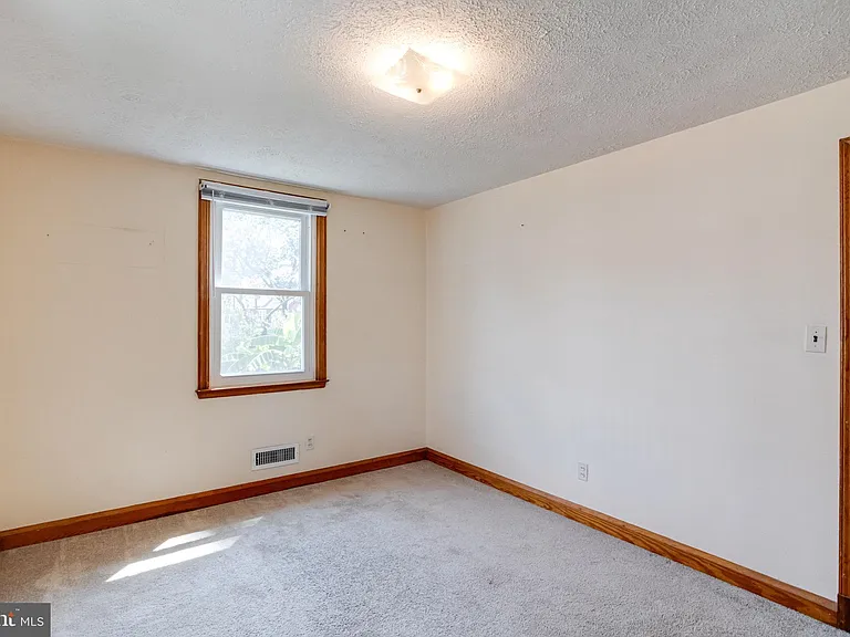 905 Regester Ave — Photo 24