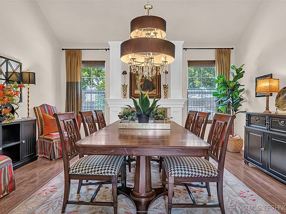 5th image of 2419 Portico Ave