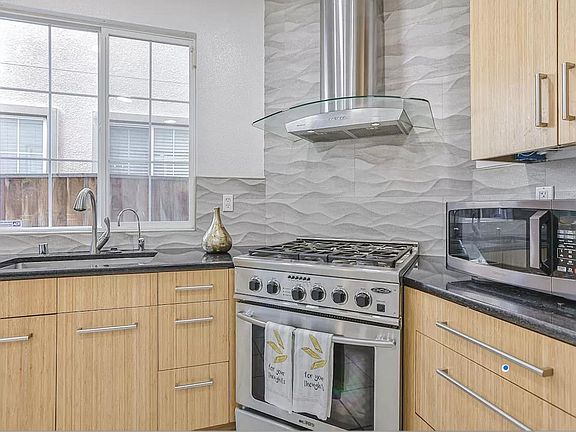 Cooking range and hood