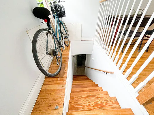 Rented by Urban Real Estate Property Group Inc | media 6