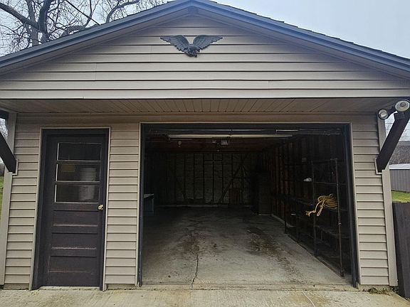 3rd image of 807 7th Ave NE