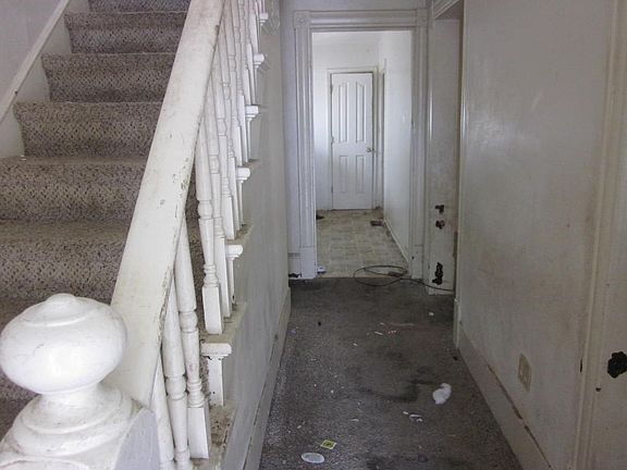5th image of 636 Mountain Ave SE
