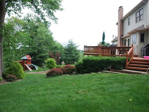 3rd image of 3127 Cambridge Dr